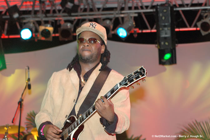 Morgan Heritage - Red Stripe Reggae Sumfest 2005 - International Night - July 22th, 2005 - Negril Travel Guide, Negril Jamaica WI - http://www.negriltravelguide.com - info@negriltravelguide.com...!