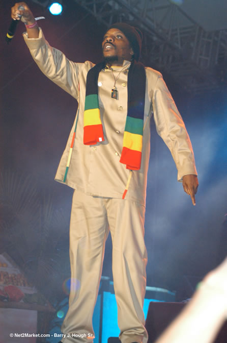 Chuck Fenda - Red Stripe Reggae Sumfest 2005 - Dancehall Night - July 21th, 2005 - Negril Travel Guide, Negril Jamaica WI - http://www.negriltravelguide.com - info@negriltravelguide.com...!