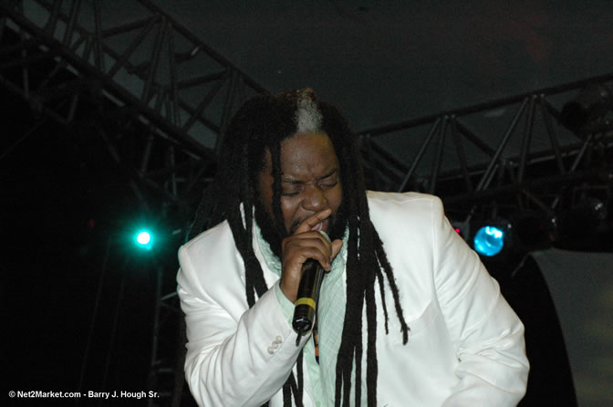 Morgan Heritage - Red Stripe Reggae Sumfest 2005 - International Night - July 22th, 2005 - Negril Travel Guide, Negril Jamaica WI - http://www.negriltravelguide.com - info@negriltravelguide.com...!