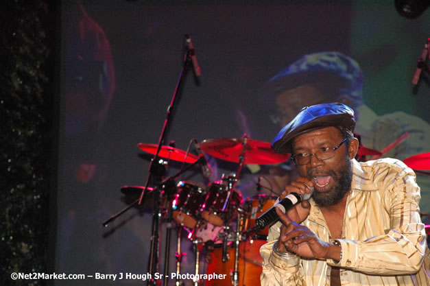 Beres Hammond - Red Stripe Reggae Sumfest 2007 - Zenith - Saturday, July 21, 2007 - Catherine Hall, Montego Bay, St James, Jamaica W.I. - Negril Travel Guide, Negril Jamaica WI - http://www.negriltravelguide.com - info@negriltravelguide.com...!