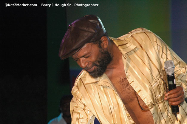 Beres Hammond - Red Stripe Reggae Sumfest 2007 - Zenith - Saturday, July 21, 2007 - Catherine Hall, Montego Bay, St James, Jamaica W.I. - Negril Travel Guide, Negril Jamaica WI - http://www.negriltravelguide.com - info@negriltravelguide.com...!