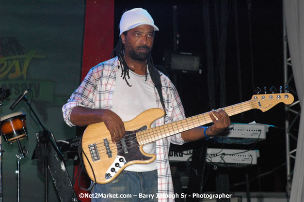 Beres Hammond - Red Stripe Reggae Sumfest 2007 - Zenith - Saturday, July 21, 2007 - Catherine Hall, Montego Bay, St James, Jamaica W.I. - Negril Travel Guide, Negril Jamaica WI - http://www.negriltravelguide.com - info@negriltravelguide.com...!