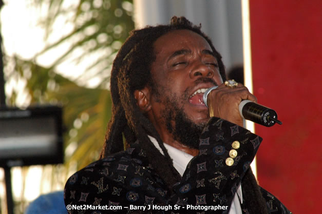 Half Pint - Red Stripe Reggae Sumfest 2007 - Zenith - Saturday, July 21, 2007 - Catherine Hall, Montego Bay, St James, Jamaica W.I. - Negril Travel Guide, Negril Jamaica WI - http://www.negriltravelguide.com - info@negriltravelguide.com...!