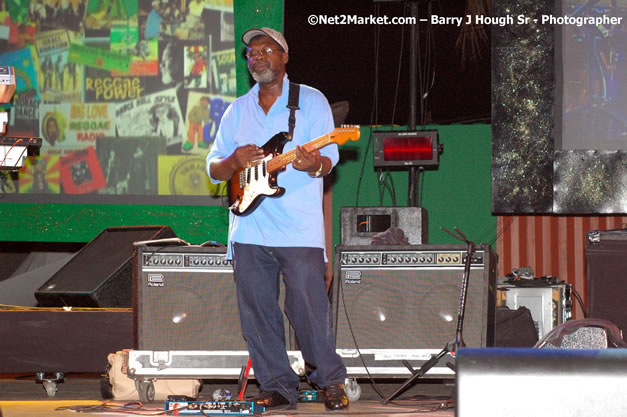 Lloyd Parks & We The People Band - Red Stripe Reggae Sumfest 2007 - Zenith - Saturday, July 21, 2007 - Catherine Hall, Montego Bay, St James, Jamaica W.I. - Negril Travel Guide, Negril Jamaica WI - http://www.negriltravelguide.com - info@negriltravelguide.com...!