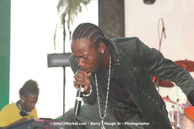 Mavado - Explosion - Red Stripe Reggae Sumfest 2007 - Thursday, July 19, 2007 - Red Stripe Reggae Sumfest 2007 at Catherine Hall, Montego Bay, St James, Jamaica W.I. - Negril Travel Guide, Negril Jamaica WI - http://www.negriltravelguide.com - info@negriltravelguide.com...!