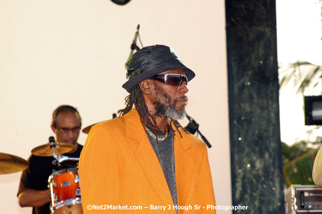 Mighty Diamonds - Red Stripe Reggae Sumfest 2007 - Zenith - Saturday, July 21, 2007 - Catherine Hall, Montego Bay, St James, Jamaica W.I. - Negril Travel Guide, Negril Jamaica WI - http://www.negriltravelguide.com - info@negriltravelguide.com...!