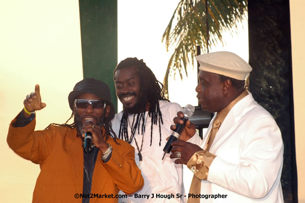 Mighty Diamonds - Red Stripe Reggae Sumfest 2007 - Zenith - Saturday, July 21, 2007 - Catherine Hall, Montego Bay, St James, Jamaica W.I. - Negril Travel Guide, Negril Jamaica WI - http://www.negriltravelguide.com - info@negriltravelguide.com...!