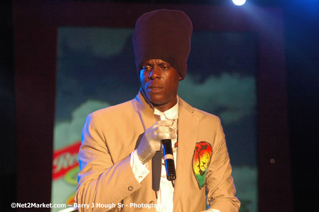 Richie Spice  - Red Stripe Reggae Sumfest 2007 - Zenith - Saturday, July 21, 2007 - Catherine Hall, Montego Bay, St James, Jamaica W.I. - Negril Travel Guide, Negril Jamaica WI - http://www.negriltravelguide.com - info@negriltravelguide.com...!