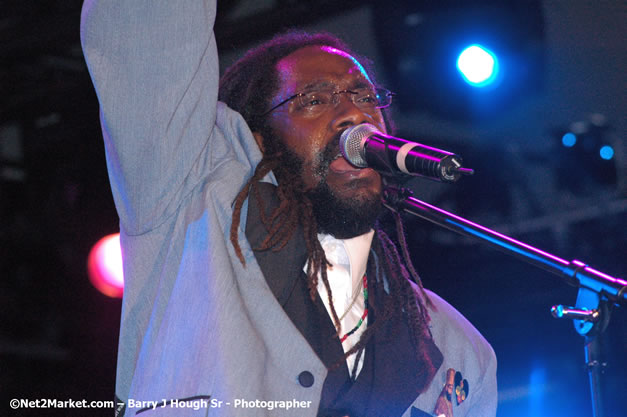 Tarrus Riley - Red Stripe Reggae Sumfest 2007 - Zenith - Saturday, July 21, 2007 - Catherine Hall, Montego Bay, St James, Jamaica W.I. - Negril Travel Guide, Negril Jamaica WI - http://www.negriltravelguide.com - info@negriltravelguide.com...!