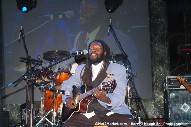 Tarrus Riley - Red Stripe Reggae Sumfest 2007 - Zenith - Saturday, July 21, 2007 - Catherine Hall, Montego Bay, St James, Jamaica W.I. - Negril Travel Guide, Negril Jamaica WI - http://www.negriltravelguide.com - info@negriltravelguide.com...!