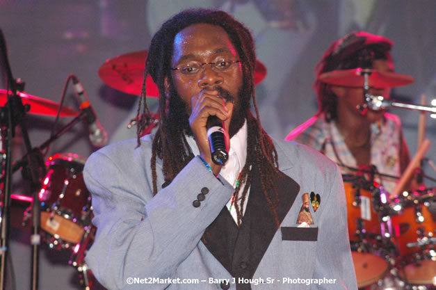 Tarrus Riley - Red Stripe Reggae Sumfest 2007 - Zenith - Saturday, July 21, 2007 - Catherine Hall, Montego Bay, St James, Jamaica W.I. - Negril Travel Guide, Negril Jamaica WI - http://www.negriltravelguide.com - info@negriltravelguide.com...!