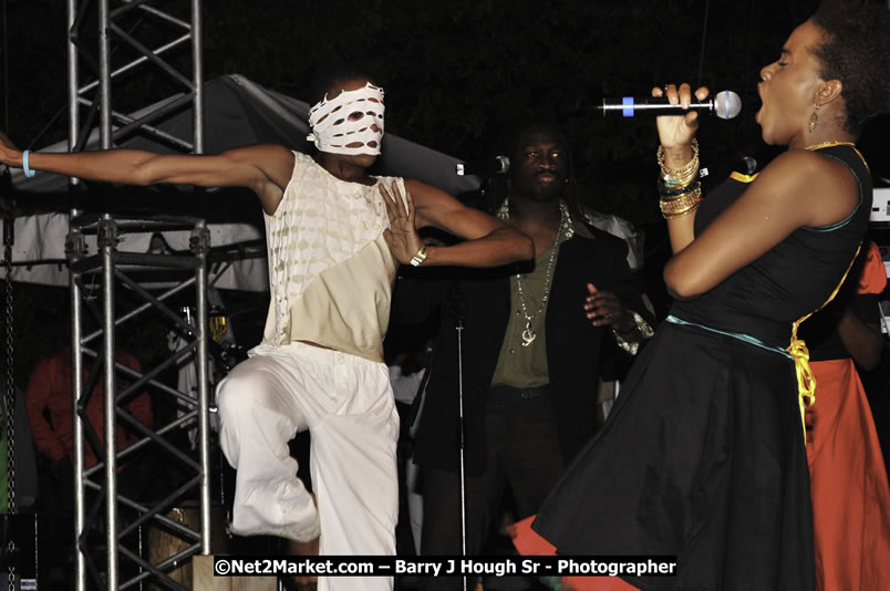 Etana @ Red Stripe Reggae Sumfest 2008 International Night 2, Catherine Hall, Montego Bay - Saturday, July 19, 2008 - Reggae Sumfest 2008 July 13 - July 19, 2008 - Photographs by Net2Market.com - Barry J. Hough Sr. Photojournalist/Photograper - Photographs taken with a Nikon D300 - Negril Travel Guide, Negril Jamaica WI - http://www.negriltravelguide.com - info@negriltravelguide.com...!