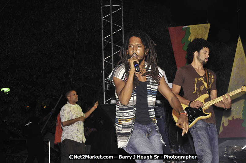 Rootz Underground @ Red Stripe Reggae Sumfest 2008 International Night 2, Catherine Hall, Montego Bay - Saturday, July 19, 2008 - Reggae Sumfest 2008 July 13 - July 19, 2008 - Photographs by Net2Market.com - Barry J. Hough Sr. Photojournalist/Photograper - Photographs taken with a Nikon D300 - Negril Travel Guide, Negril Jamaica WI - http://www.negriltravelguide.com - info@negriltravelguide.com...!