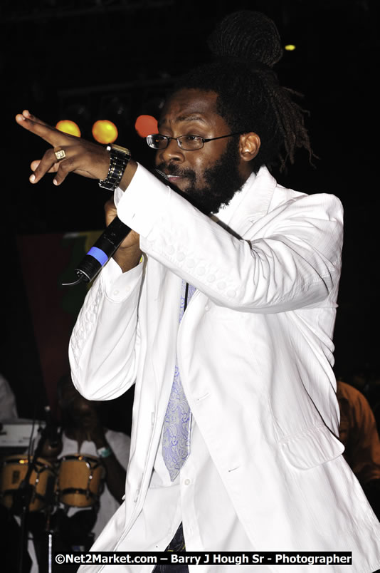 Tarrus Riley @ Red Stripe Reggae Sumfest 2008 International Night 2, Catherine Hall, Montego Bay - Saturday, July 19, 2008 - Reggae Sumfest 2008 July 13 - July 19, 2008 - Photographs by Net2Market.com - Barry J. Hough Sr. Photojournalist/Photograper - Photographs taken with a Nikon D300 - Negril Travel Guide, Negril Jamaica WI - http://www.negriltravelguide.com - info@negriltravelguide.com...!