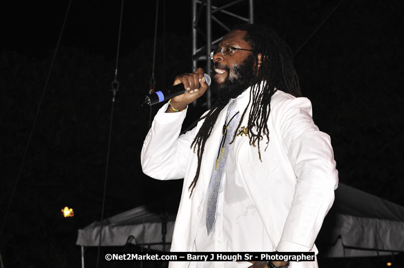 Tarrus Riley @ Red Stripe Reggae Sumfest 2008 International Night 2, Catherine Hall, Montego Bay - Saturday, July 19, 2008 - Reggae Sumfest 2008 July 13 - July 19, 2008 - Photographs by Net2Market.com - Barry J. Hough Sr. Photojournalist/Photograper - Photographs taken with a Nikon D300 - Negril Travel Guide, Negril Jamaica WI - http://www.negriltravelguide.com - info@negriltravelguide.com...!