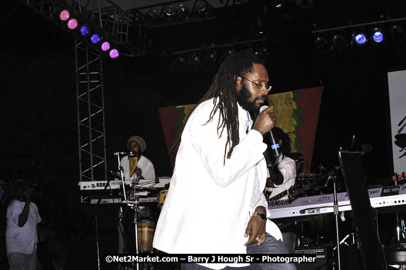 Tarrus Riley @ Red Stripe Reggae Sumfest 2008 International Night 2, Catherine Hall, Montego Bay - Saturday, July 19, 2008 - Reggae Sumfest 2008 July 13 - July 19, 2008 - Photographs by Net2Market.com - Barry J. Hough Sr. Photojournalist/Photograper - Photographs taken with a Nikon D300 - Negril Travel Guide, Negril Jamaica WI - http://www.negriltravelguide.com - info@negriltravelguide.com...!