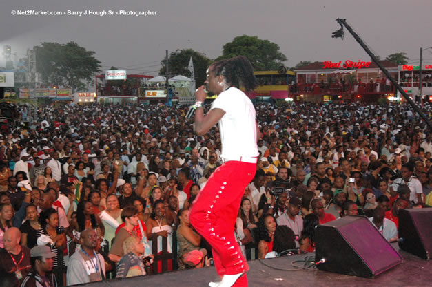 Beenie Man - Red Stripe Reggae Sumfest 2006 - Stormfront - The Blazing Dance Hall Night - Thursday, July 20, 2006 - Catherine Hall Venue - Montego Bay, Jamaica - Negril Travel Guide, Negril Jamaica WI - http://www.negriltravelguide.com - info@negriltravelguide.com...!