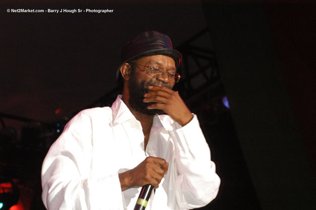 Beres Hammond - Red Stripe Reggae Sumfest 2006 - The Summit - Jamaica's Greatest, The World's Best - Saturday, July 22, 2006 - Montego Bay, Jamaica - Negril Travel Guide, Negril Jamaica WI - http://www.negriltravelguide.com - info@negriltravelguide.com...!