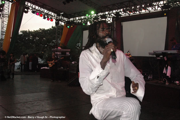 Buju Banton - Red Stripe Reggae Sumfest 2006 - The Summit - Jamaica's Greatest, The World's Best - Saturday, July 22, 2006 - Montego Bay, Jamaica - Negril Travel Guide, Negril Jamaica WI - http://www.negriltravelguide.com - info@negriltravelguide.com...!