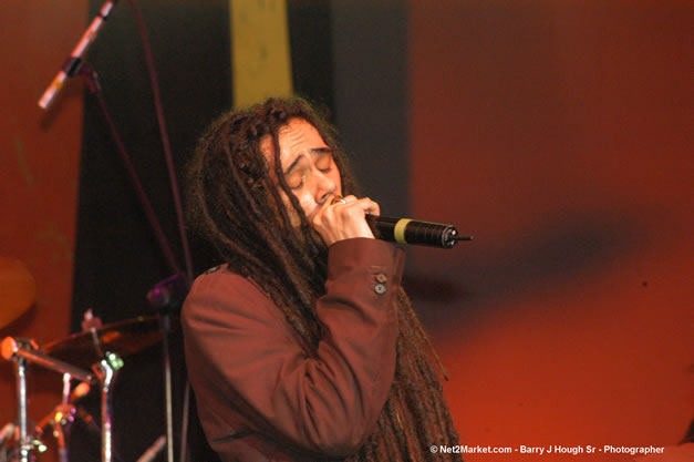 Damian Marley - Red Stripe Reggae Sumfest 2006 - The Summit - Jamaica's Greatest, The World's Best - Saturday, July 22, 2006 - Montego Bay, Jamaica - Negril Travel Guide, Negril Jamaica WI - http://www.negriltravelguide.com - info@negriltravelguide.com...!