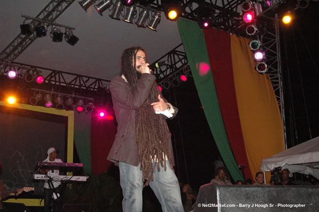 Damian Marley - Red Stripe Reggae Sumfest 2006 - The Summit - Jamaica's Greatest, The World's Best - Saturday, July 22, 2006 - Montego Bay, Jamaica - Negril Travel Guide, Negril Jamaica WI - http://www.negriltravelguide.com - info@negriltravelguide.com...!