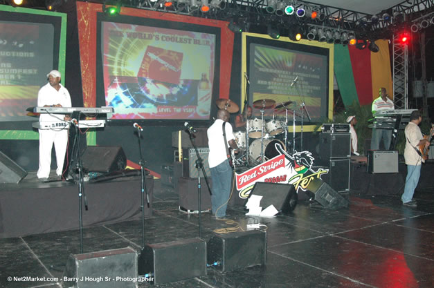 Venue - Audience at Red Stripe Reggae Sumfest 2006 - The Summit - Jamaica's Greatest, The World's Best - Saturday, July 22, 2006 - Montego Bay, Jamaica - Negril Travel Guide, Negril Jamaica WI - http://www.negriltravelguide.com - info@negriltravelguide.com...!