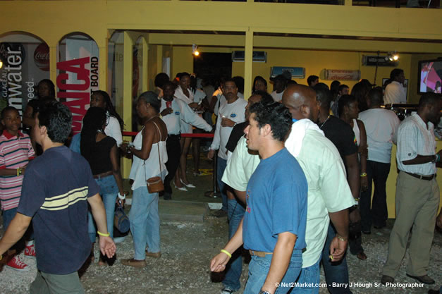 Venue & Audience - Ignition - The Internation Fire Blazes - Friday, July 21, 2006 - Montego Bay, Jamaica - Negril Travel Guide, Negril Jamaica WI - http://www.negriltravelguide.com - info@negriltravelguide.com...!