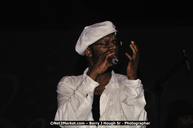 Beres Hammond @ Reggae Sumfest 2008 International Night 2, Catherine Hall, Montego Bay - Saturday, July 19, 2008 - Reggae Sumfest 2008 July 13 - July 19, 2008 - Photographs by Net2Market.com - Barry J. Hough Sr. Photojournalist/Photograper - Photographs taken with a Nikon D300 - Negril Travel Guide, Negril Jamaica WI - http://www.negriltravelguide.com - info@negriltravelguide.com...!