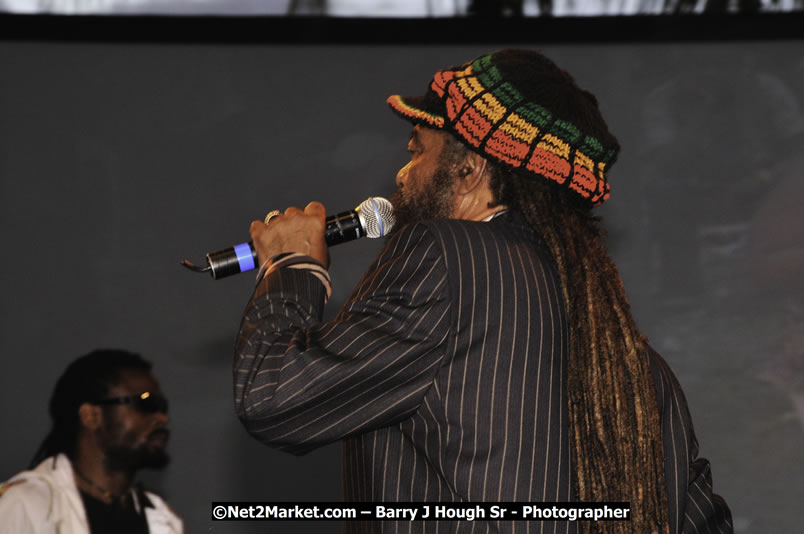 John Holt @ Reggae Sumfest 2008 International Night 2, Catherine Hall, Montego Bay - Saturday, July 19, 2008 - Reggae Sumfest 2008 July 13 - July 19, 2008 - Photographs by Net2Market.com - Barry J. Hough Sr. Photojournalist/Photograper - Photographs taken with a Nikon D300 - Negril Travel Guide, Negril Jamaica WI - http://www.negriltravelguide.com - info@negriltravelguide.com...!