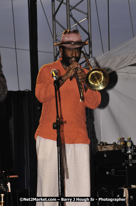 John Holt @ Reggae Sumfest 2008 International Night 2, Catherine Hall, Montego Bay - Saturday, July 19, 2008 - Reggae Sumfest 2008 July 13 - July 19, 2008 - Photographs by Net2Market.com - Barry J. Hough Sr. Photojournalist/Photograper - Photographs taken with a Nikon D300 - Negril Travel Guide, Negril Jamaica WI - http://www.negriltravelguide.com - info@negriltravelguide.com...!