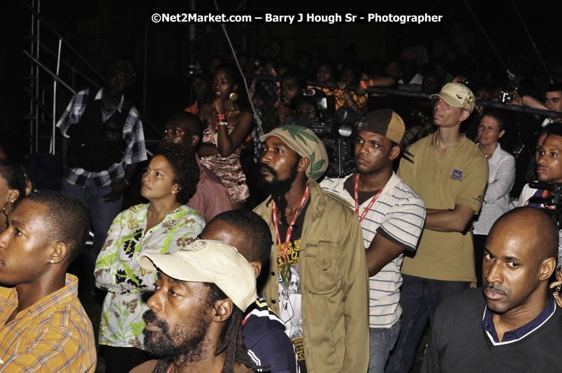 Lil Wayne @ Reggae Sumfest 2008 International Night 2, Catherine Hall, Montego Bay - Saturday, July 19, 2008 - Reggae Sumfest 2008 July 13 - July 19, 2008 - Photographs by Net2Market.com - Barry J. Hough Sr. Photojournalist/Photograper - Photographs taken with a Nikon D300 - Negril Travel Guide, Negril Jamaica WI - http://www.negriltravelguide.com - info@negriltravelguide.com...!