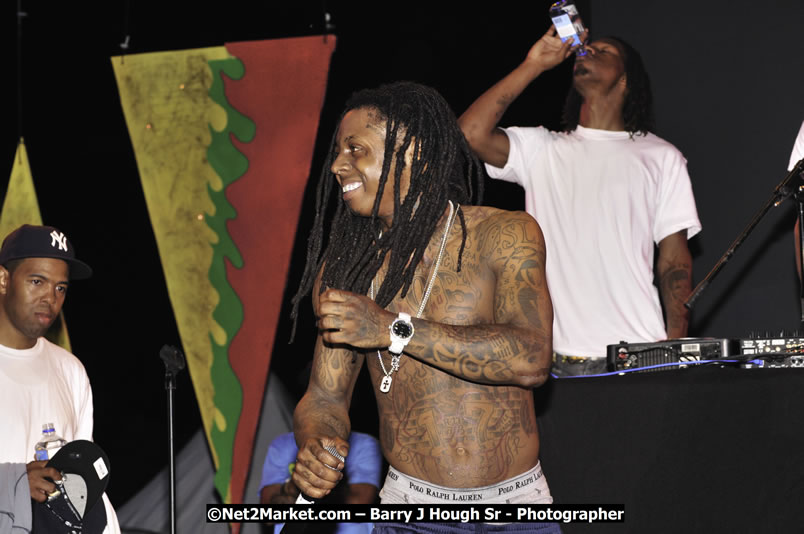 Lil Wayne @ Reggae Sumfest 2008 International Night 2, Catherine Hall, Montego Bay - Saturday, July 19, 2008 - Reggae Sumfest 2008 July 13 - July 19, 2008 - Photographs by Net2Market.com - Barry J. Hough Sr. Photojournalist/Photograper - Photographs taken with a Nikon D300 - Negril Travel Guide, Negril Jamaica WI - http://www.negriltravelguide.com - info@negriltravelguide.com...!