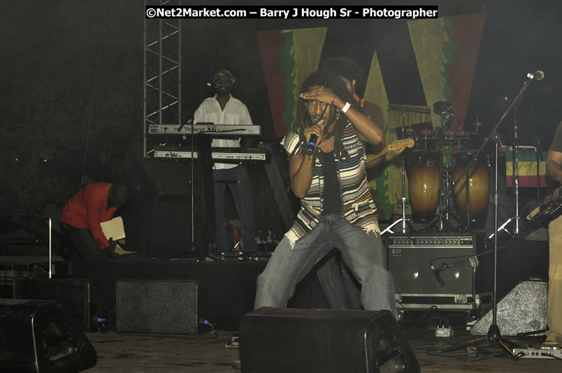 Rootz Underground @ Reggae Sumfest 2008 International Night 2, Catherine Hall, Montego Bay - Saturday, July 19, 2008 - Reggae Sumfest 2008 July 13 - July 19, 2008 - Photographs by Net2Market.com - Barry J. Hough Sr. Photojournalist/Photograper - Photographs taken with a Nikon D300 - Negril Travel Guide, Negril Jamaica WI - http://www.negriltravelguide.com - info@negriltravelguide.com...!