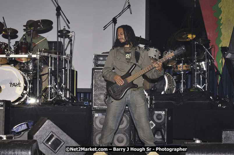 Rootz Underground @ Reggae Sumfest 2008 International Night 2, Catherine Hall, Montego Bay - Saturday, July 19, 2008 - Reggae Sumfest 2008 July 13 - July 19, 2008 - Photographs by Net2Market.com - Barry J. Hough Sr. Photojournalist/Photograper - Photographs taken with a Nikon D300 - Negril Travel Guide, Negril Jamaica WI - http://www.negriltravelguide.com - info@negriltravelguide.com...!