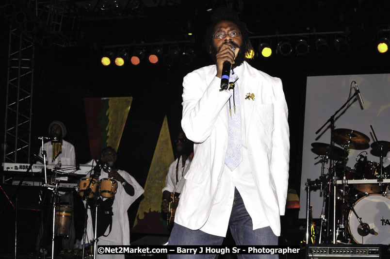 Tarrus Riley @ Reggae Sumfest 2008 International Night 2, Catherine Hall, Montego Bay - Saturday, July 19, 2008 - Reggae Sumfest 2008 July 13 - July 19, 2008 - Photographs by Net2Market.com - Barry J. Hough Sr. Photojournalist/Photograper - Photographs taken with a Nikon D300 - Negril Travel Guide, Negril Jamaica WI - http://www.negriltravelguide.com - info@negriltravelguide.com...!