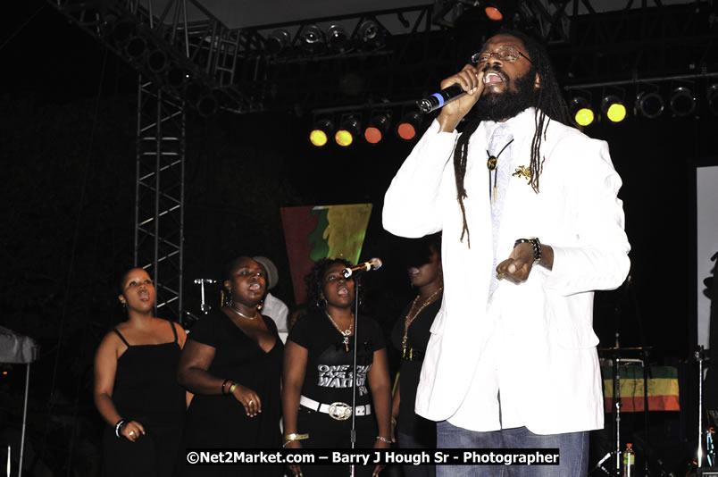 Tarrus Riley @ Reggae Sumfest 2008 International Night 2, Catherine Hall, Montego Bay - Saturday, July 19, 2008 - Reggae Sumfest 2008 July 13 - July 19, 2008 - Photographs by Net2Market.com - Barry J. Hough Sr. Photojournalist/Photograper - Photographs taken with a Nikon D300 - Negril Travel Guide, Negril Jamaica WI - http://www.negriltravelguide.com - info@negriltravelguide.com...!