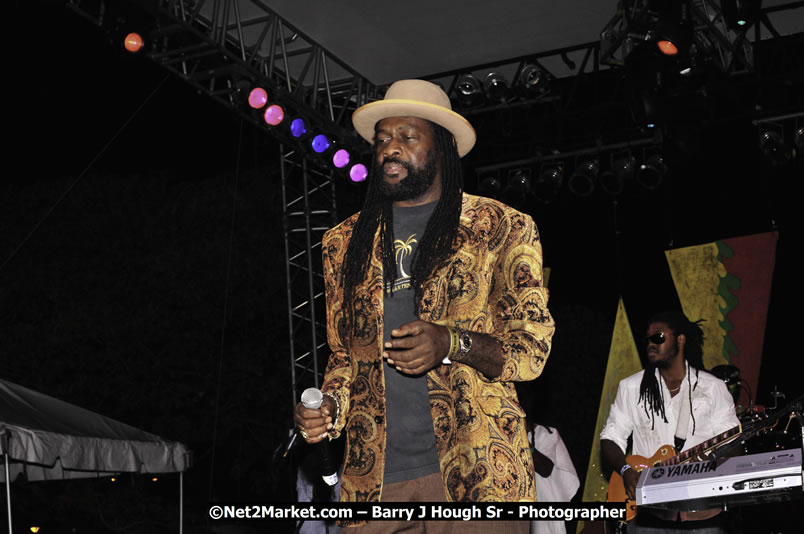 Tarrus Riley @ Reggae Sumfest 2008 International Night 2, Catherine Hall, Montego Bay - Saturday, July 19, 2008 - Reggae Sumfest 2008 July 13 - July 19, 2008 - Photographs by Net2Market.com - Barry J. Hough Sr. Photojournalist/Photograper - Photographs taken with a Nikon D300 - Negril Travel Guide, Negril Jamaica WI - http://www.negriltravelguide.com - info@negriltravelguide.com...!