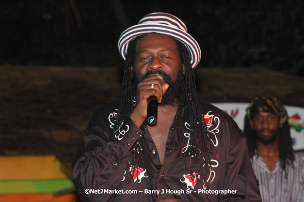 Tarrus Riley, Jimmy Riley, and Dwayne Stephensen - Money Cologne Promotions in association with "British Link Up" presents Summer Jam featuring She's Royal Tarrus Riley & Jimmy Riley - Plus Ras Slick, Sham Dawg, and Whiskey Bagio @ Roots Bamboo, Norman Manley Boulevard, Negril, Jamaica W.I. - Backed up Dean Fraser & The Hurricanne Band - MC Barry G and Rev. BB - July 25, 2007 - Negril Travel Guide.com, Negril Jamaica WI - http://www.negriltravelguide.com - info@negriltravelguide.com...!