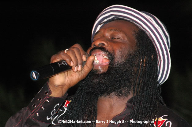 Tarrus Riley, Jimmy Riley, and Dwayne Stephensen - Money Cologne Promotions in association with "British Link Up" presents Summer Jam featuring She's Royal Tarrus Riley & Jimmy Riley - Plus Ras Slick, Sham Dawg, and Whiskey Bagio @ Roots Bamboo, Norman Manley Boulevard, Negril, Jamaica W.I. - Backed up Dean Fraser & The Hurricanne Band - MC Barry G and Rev. BB - July 25, 2007 - Negril Travel Guide.com, Negril Jamaica WI - http://www.negriltravelguide.com - info@negriltravelguide.com...!