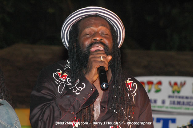 Tarrus Riley, Jimmy Riley, and Dwayne Stephensen - Money Cologne Promotions in association with "British Link Up" presents Summer Jam featuring She's Royal Tarrus Riley & Jimmy Riley - Plus Ras Slick, Sham Dawg, and Whiskey Bagio @ Roots Bamboo, Norman Manley Boulevard, Negril, Jamaica W.I. - Backed up Dean Fraser & The Hurricanne Band - MC Barry G and Rev. BB - July 25, 2007 - Negril Travel Guide.com, Negril Jamaica WI - http://www.negriltravelguide.com - info@negriltravelguide.com...!