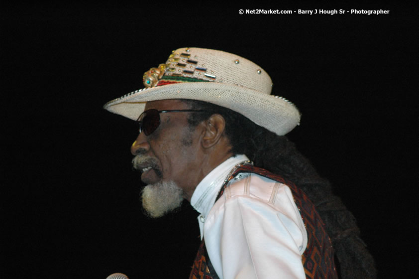 Bunny Wailer - Smile Jamaica, Nine Miles, St Anns, Jamaica - Saturday, February 10, 2007 - The Smile Jamaica Concert, a symbolic homecoming in Bob Marley's birthplace of Nine Miles - Negril Travel Guide, Negril Jamaica WI - http://www.negriltravelguide.com - info@negriltravelguide.com...!