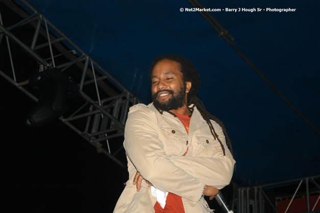 The Marley Brother's - Damian, Stephen, Julian, and Kimani - Smile Jamaica, Nine Miles, St Anns, Jamaica - Saturday, February 10, 2007 - The Smile Jamaica Concert, a symbolic homecoming in Bob Marley's birthplace of Nine Miles - Negril Travel Guide, Negril Jamaica WI - http://www.negriltravelguide.com - info@negriltravelguide.com...!