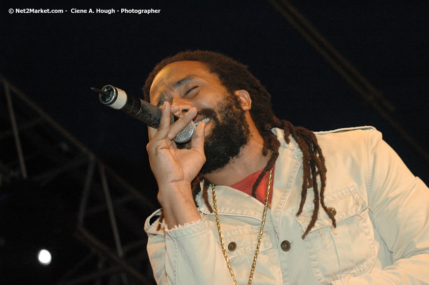 The Marley Brother's - Damian, Stephen, Julian, and Kimani - Smile Jamaica, Nine Miles, St Anns, Jamaica - Saturday, February 10, 2007 - The Smile Jamaica Concert, a symbolic homecoming in Bob Marley's birthplace of Nine Miles - Negril Travel Guide, Negril Jamaica WI - http://www.negriltravelguide.com - info@negriltravelguide.com...!