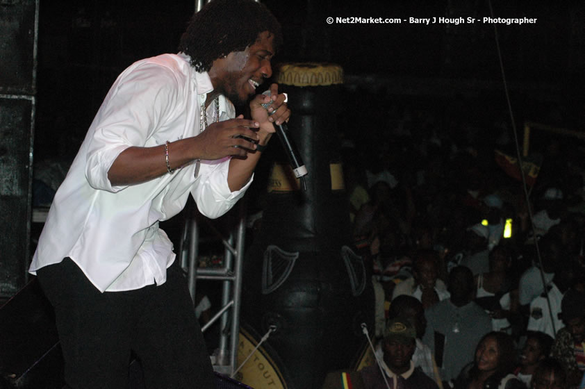 Wayne Marshall - Smile Jamaica, Nine Miles, St Anns, Jamaica - Saturday, February 10, 2007 - The Smile Jamaica Concert, a symbolic homecoming in Bob Marley's birthplace of Nine Miles - Negril Travel Guide, Negril Jamaica WI - http://www.negriltravelguide.com - info@negriltravelguide.com...!