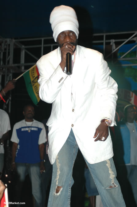 Sizzla - Spring Break 2005 -  6th Anniversary - All Day - All Night - Photo Gallery - Sunday, March 13th - Long Bay Beach, Negril Jamaica - Negril Travel Guide, Negril Jamaica WI - http://www.negriltravelguide.com - info@negriltravelguide.com...!