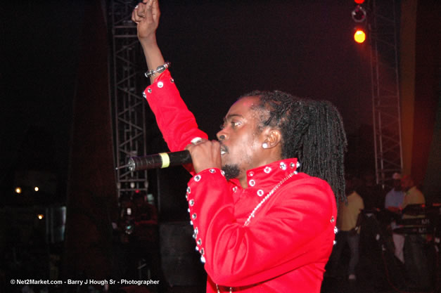 Beenie Man - Red Stripe Reggae Sumfest 2006 - Stormfront - The Blazing Dance Hall Night - Thursday, July 20, 2006 - Catherine Hall Venue - Montego Bay, Jamaica - Negril Travel Guide, Negril Jamaica WI - http://www.negriltravelguide.com - info@negriltravelguide.com...!