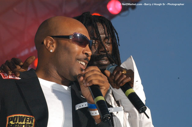 Buju Banton - Red Stripe Reggae Sumfest 2006 - The Summit - Jamaica's Greatest, The World's Best - Saturday, July 22, 2006 - Montego Bay, Jamaica - Negril Travel Guide, Negril Jamaica WI - http://www.negriltravelguide.com - info@negriltravelguide.com...!