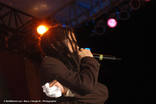 Damian Marley - Red Stripe Reggae Sumfest 2006 - The Summit - Jamaica's Greatest, The World's Best - Saturday, July 22, 2006 - Montego Bay, Jamaica - Negril Travel Guide, Negril Jamaica WI - http://www.negriltravelguide.com - info@negriltravelguide.com...!