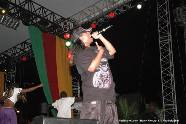 Damian Marley - Red Stripe Reggae Sumfest 2006 - The Summit - Jamaica's Greatest, The World's Best - Saturday, July 22, 2006 - Montego Bay, Jamaica - Negril Travel Guide, Negril Jamaica WI - http://www.negriltravelguide.com - info@negriltravelguide.com...!