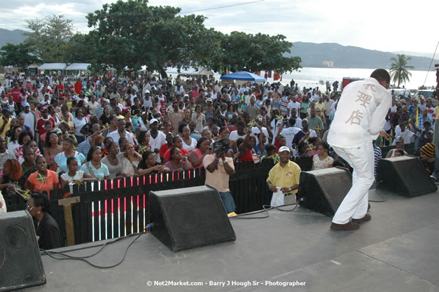 The Ministry of Toursim & The Jamaica Tourist Board present Tourism Awareness Concert in Commemoration of the Start of the 07/08 Winter Tourist Season - Guest Performers: Third World, Tessane Chin, Etana, Assassin, One Third, Christopher Martin, Gumption Band - Saturday, December 15, 2007 - Old Hospital Site, on the Hip Strip, Montego Bay, Jamaica W.I. - Photographs by Net2Market.com - Barry J. Hough Sr, Photographer - Negril Travel Guide, Negril Jamaica WI - http://www.negriltravelguide.com - info@negriltravelguide.com...!